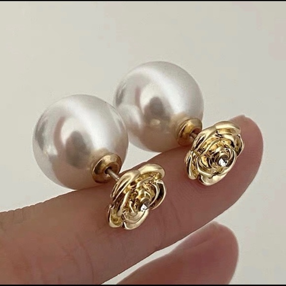 Retro Camellia Pearl Studs - Picture 2 of 5